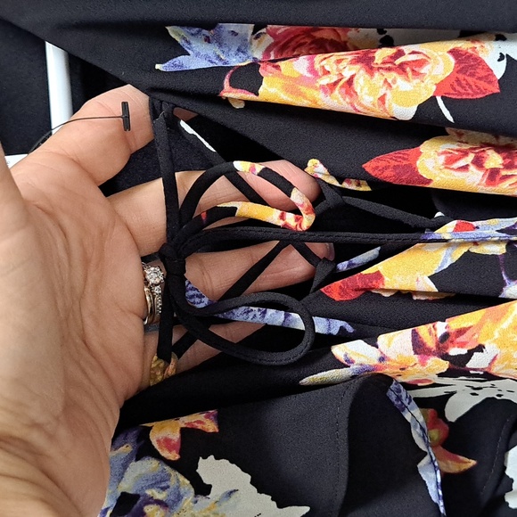 Express Black Floral Ruffled Tie Front Sleeveless Dress. Size 4 NWT - Picture 3 of 11